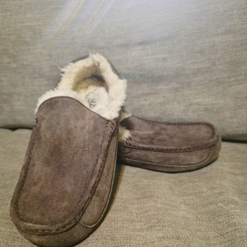 Ugg Cozy Brown Suede Sheepskin Slippers Size 10/9 Unisex